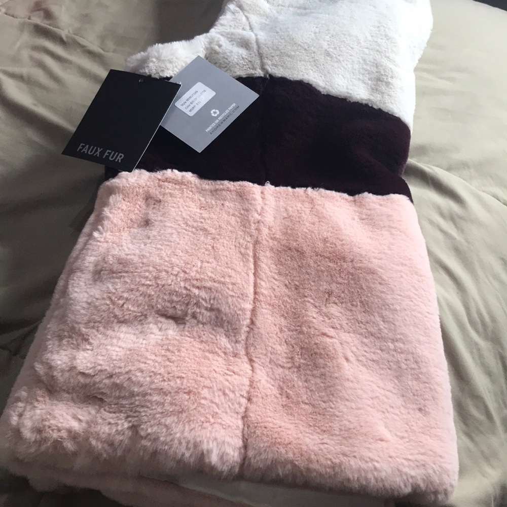 MARC NEW YORK FAUX FUR NUDE BLUSH PINK VEST